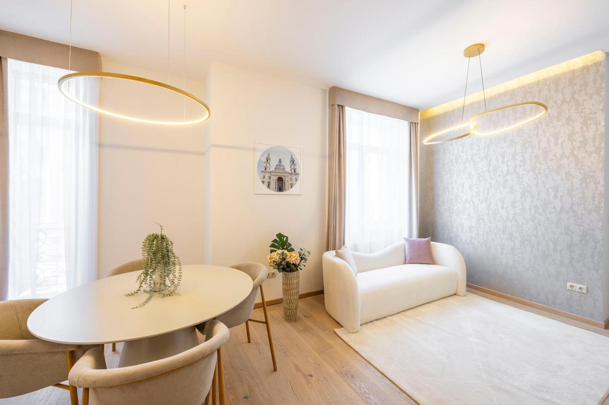 Luxurious Central Apartment W/ A Stunning View To The Basilica Budapest Eksteriør bilde