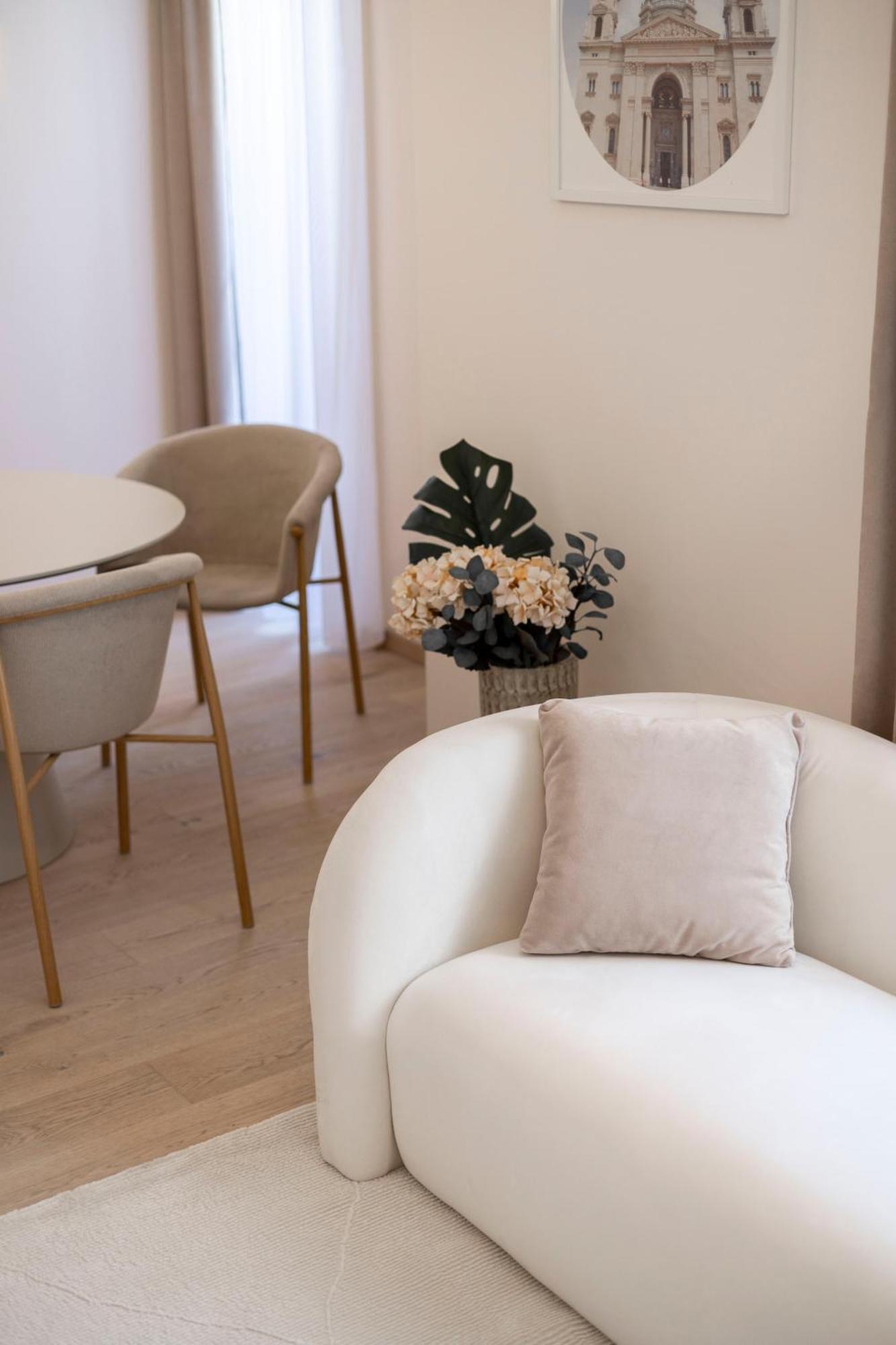 Luxurious Central Apartment W/ A Stunning View To The Basilica Budapest Eksteriør bilde